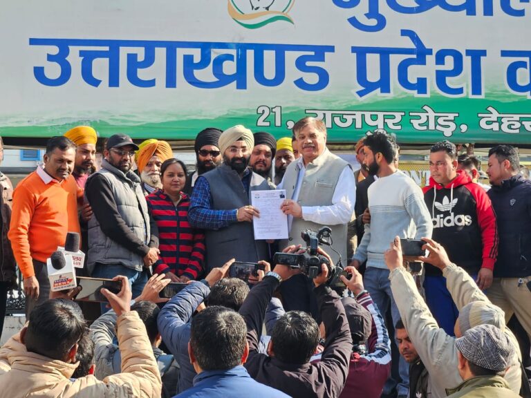 राजीव महर्षि ने आज कांग्रेस पार्टी में महापौर नगर निगम के लिए किया आवेदन